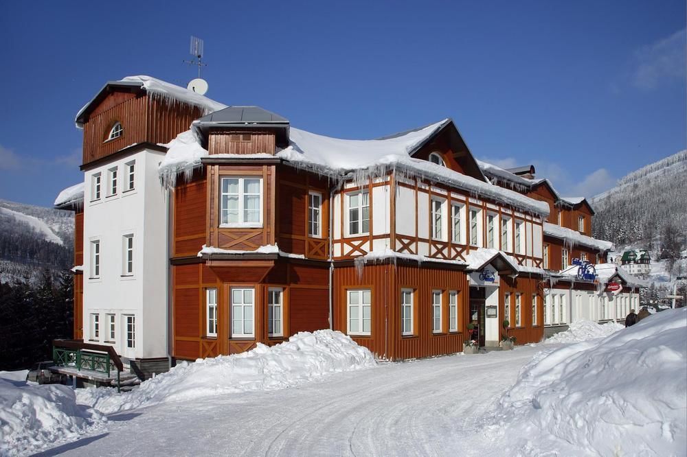 Hotel Snezka Špindlerŭv Mlýn Luaran gambar