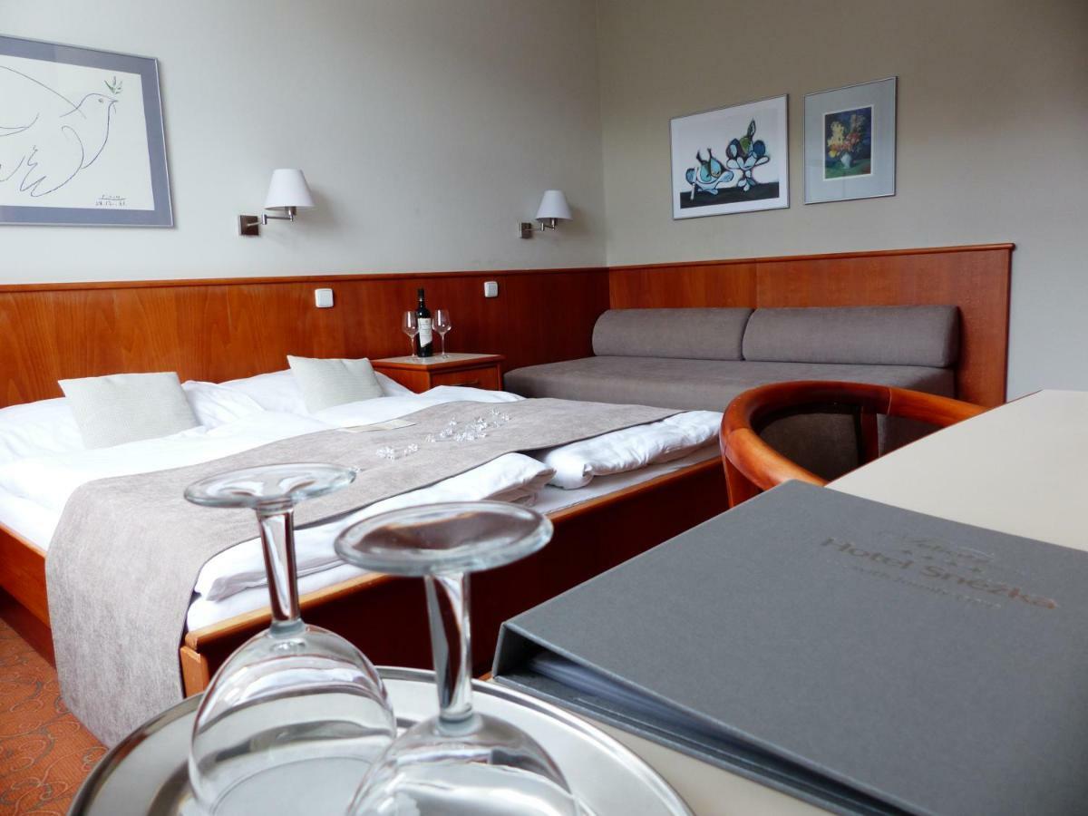 Hotel Snezka Špindlerŭv Mlýn Luaran gambar