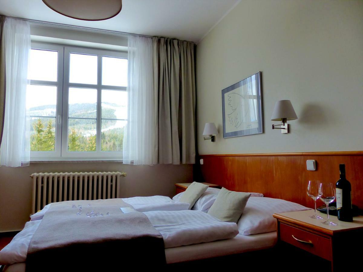 Hotel Snezka Špindlerŭv Mlýn Luaran gambar